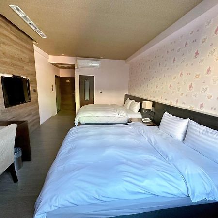 Dlinn Hotel Taichung Bagian luar foto