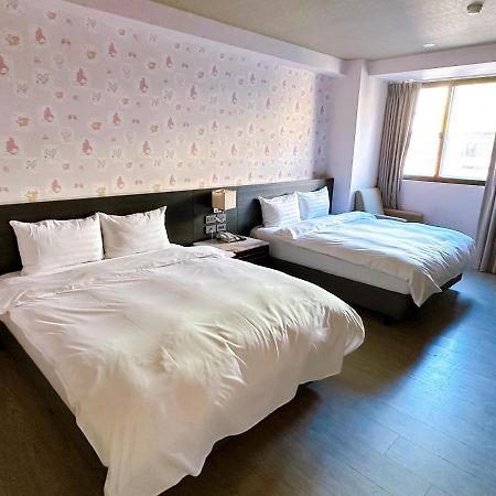 Dlinn Hotel Taichung Bagian luar foto