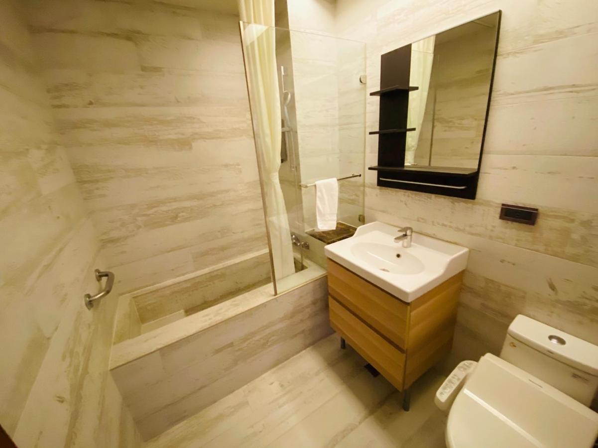 Dlinn Hotel Taichung Bagian luar foto