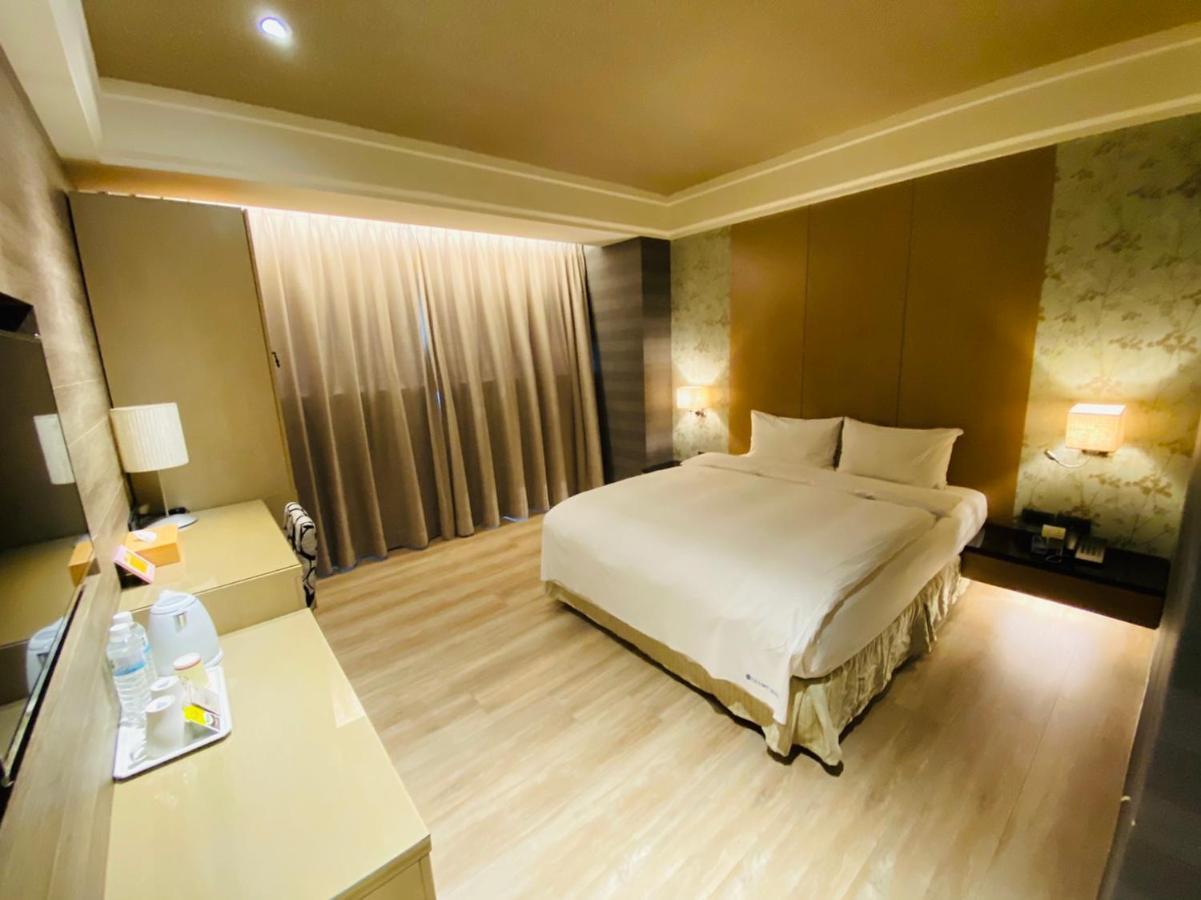 Dlinn Hotel Taichung Bagian luar foto