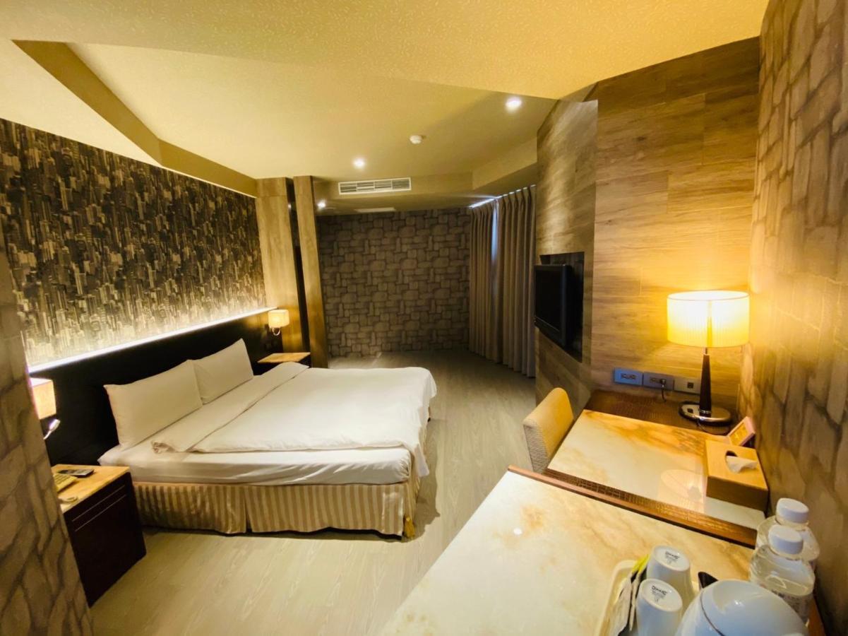 Dlinn Hotel Taichung Bagian luar foto