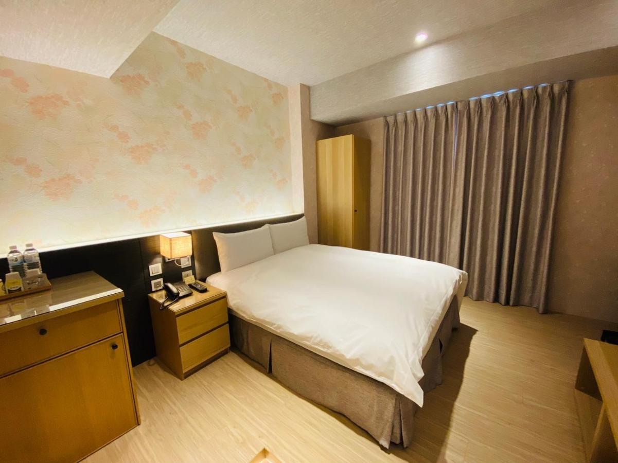 Dlinn Hotel Taichung Bagian luar foto