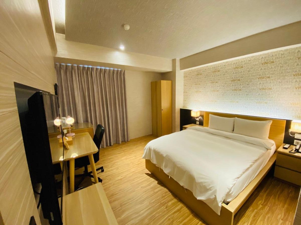 Dlinn Hotel Taichung Bagian luar foto