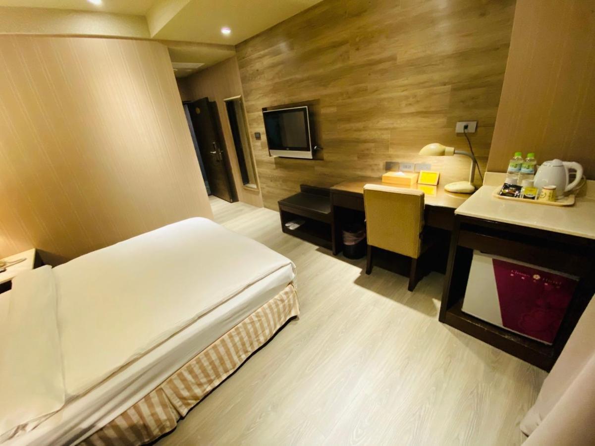 Dlinn Hotel Taichung Bagian luar foto