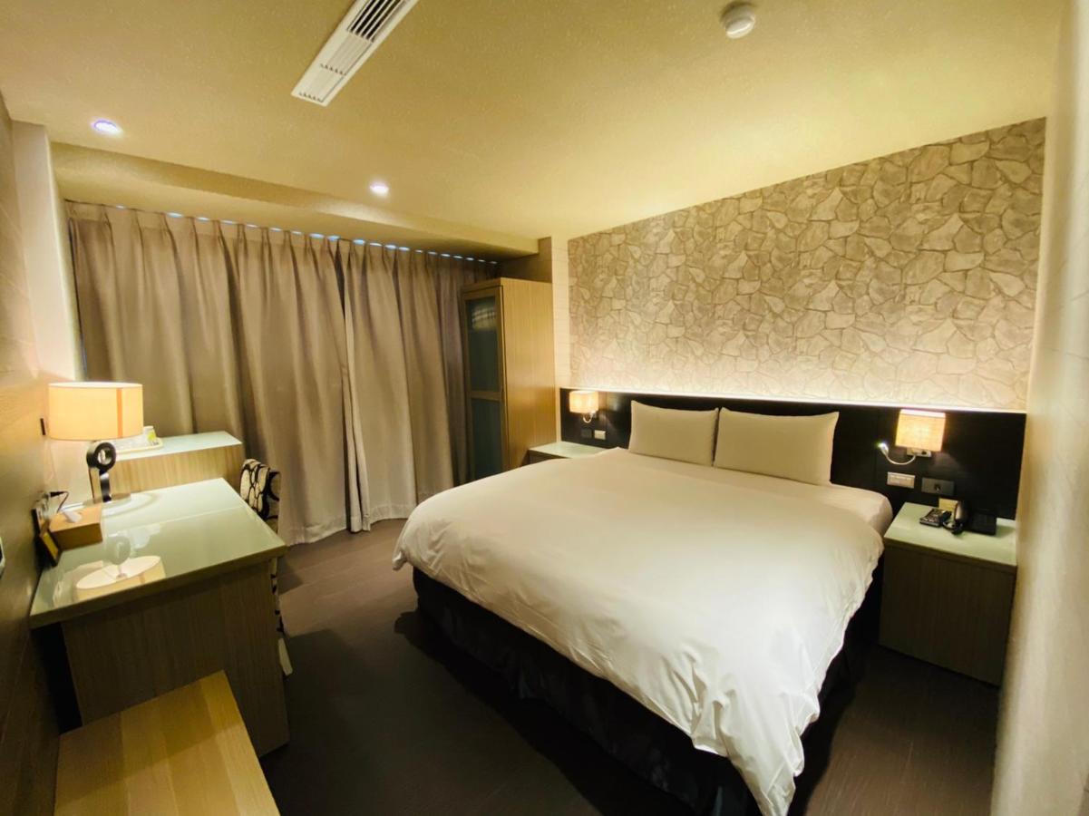 Dlinn Hotel Taichung Bagian luar foto
