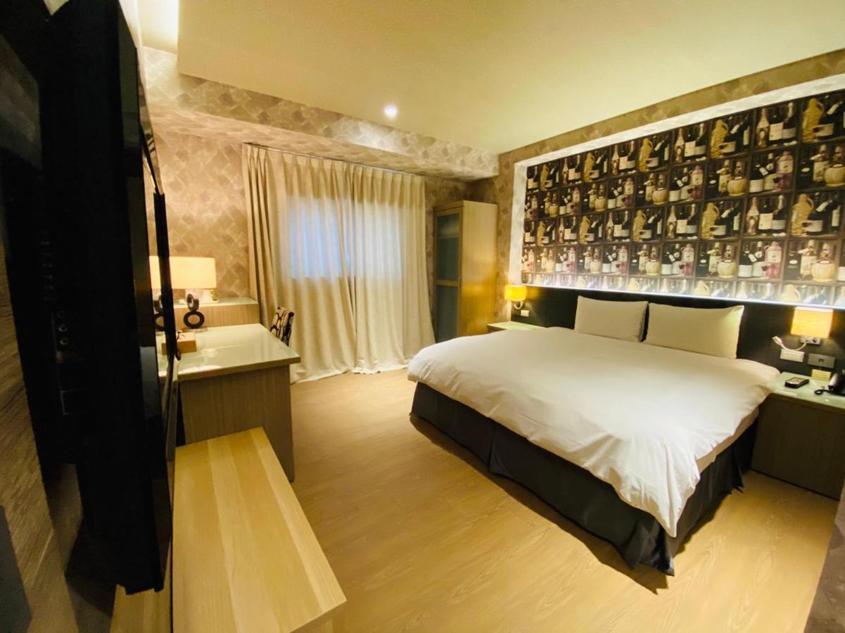 Dlinn Hotel Taichung Bagian luar foto