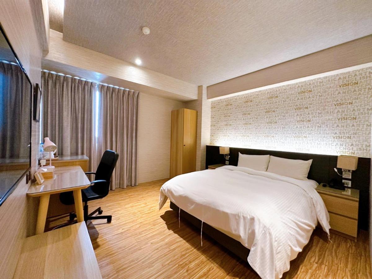Dlinn Hotel Taichung Bagian luar foto