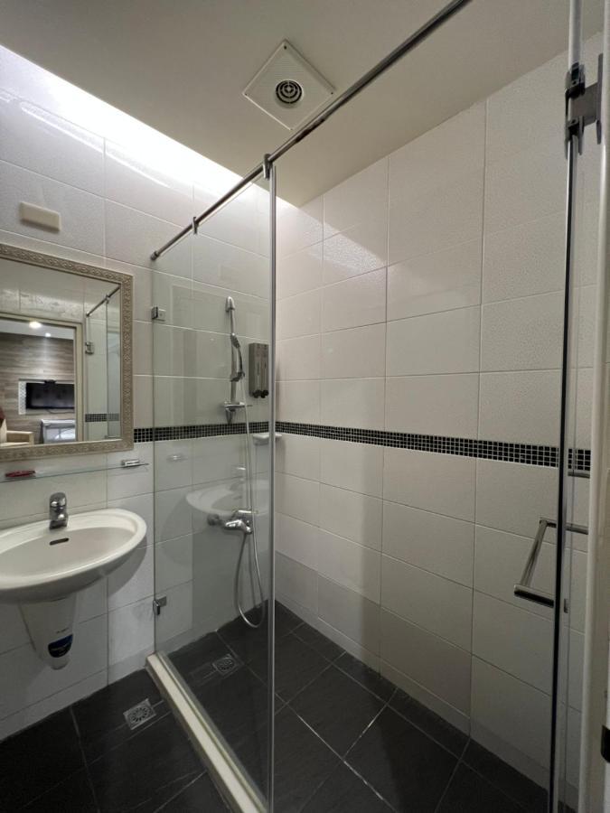 Dlinn Hotel Taichung Bagian luar foto