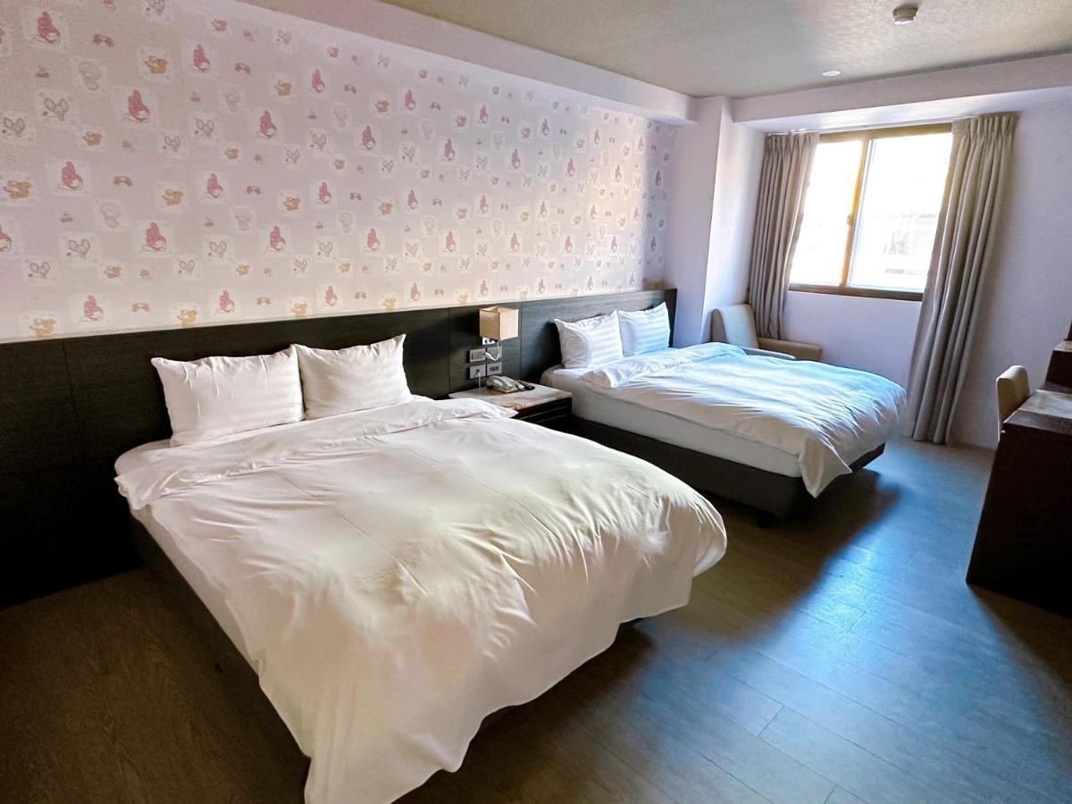 Dlinn Hotel Taichung Bagian luar foto