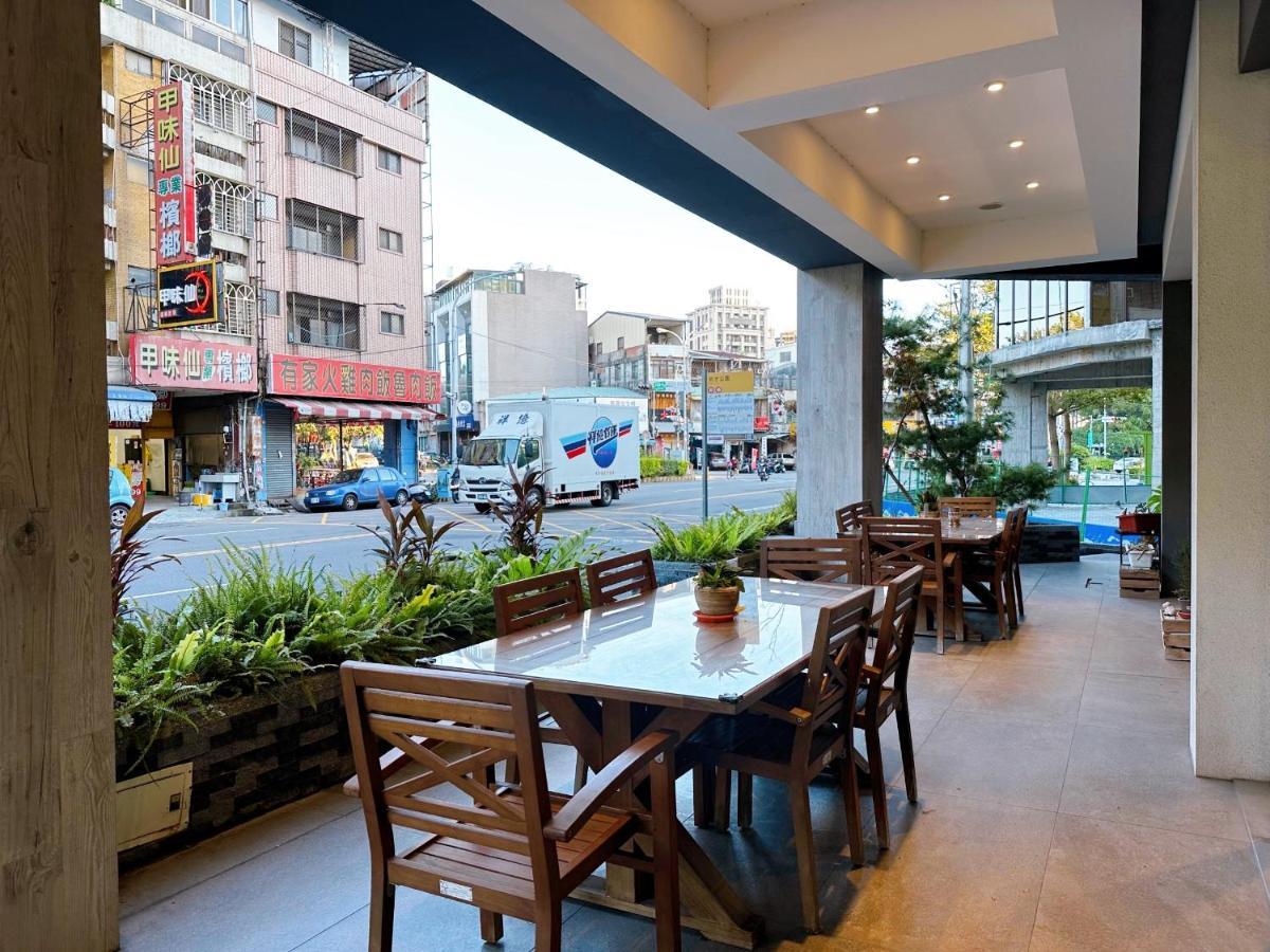 Dlinn Hotel Taichung Bagian luar foto