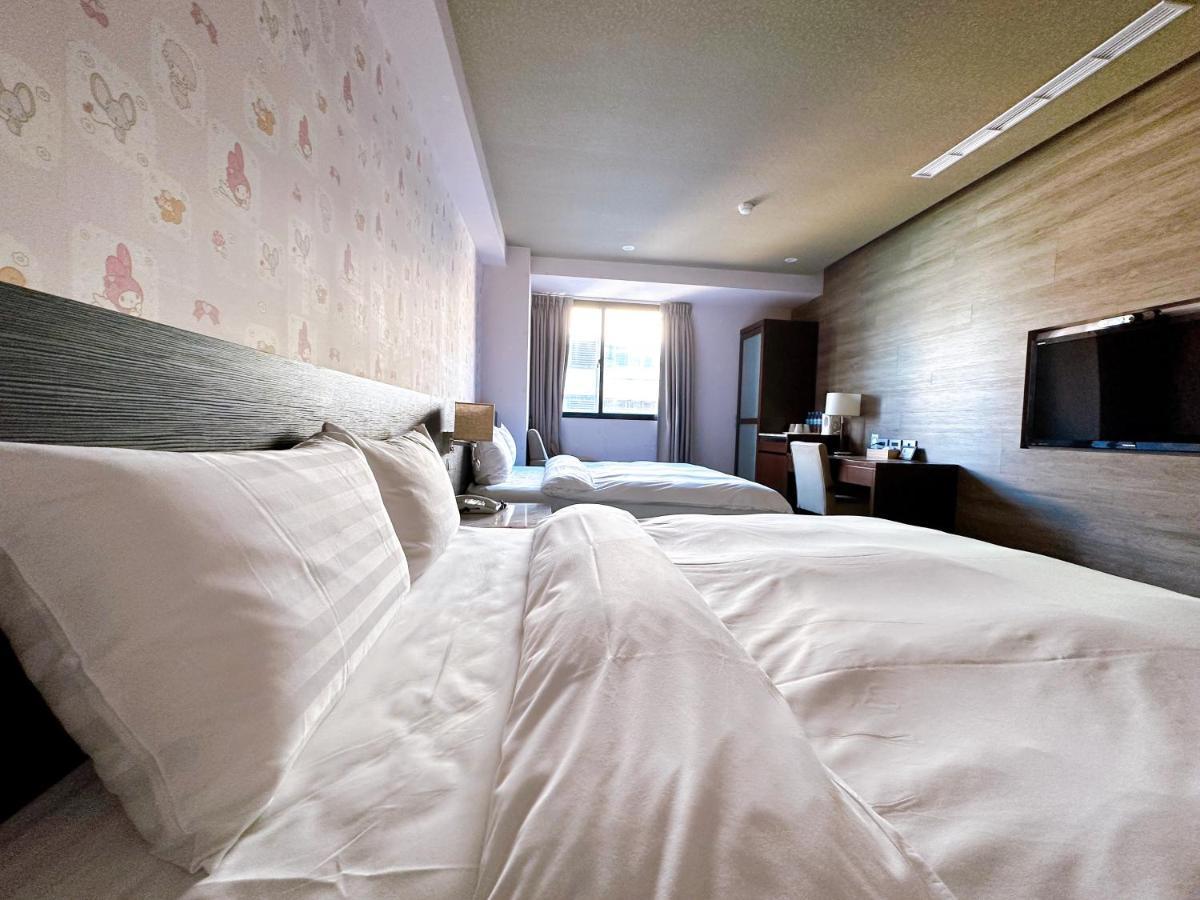 Dlinn Hotel Taichung Bagian luar foto