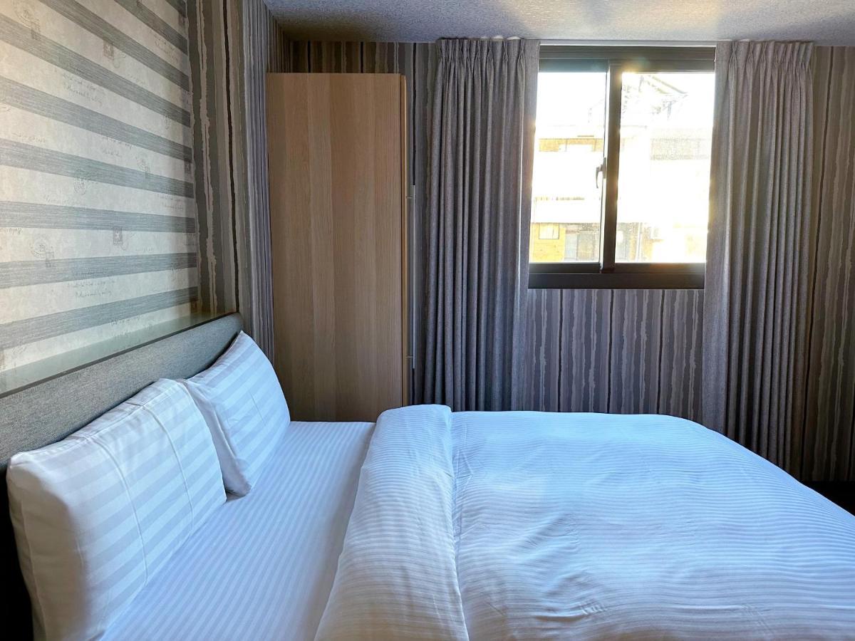 Dlinn Hotel Taichung Bagian luar foto