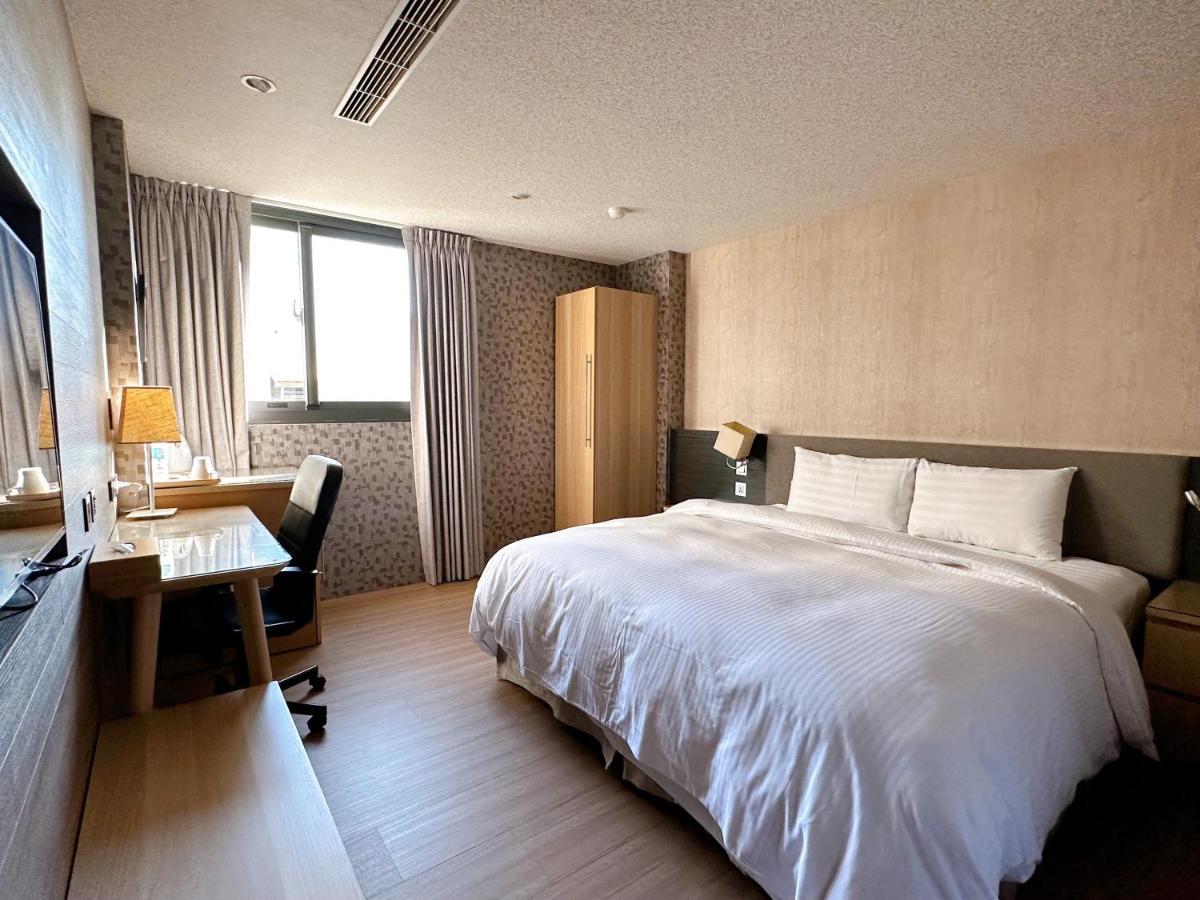 Dlinn Hotel Taichung Bagian luar foto