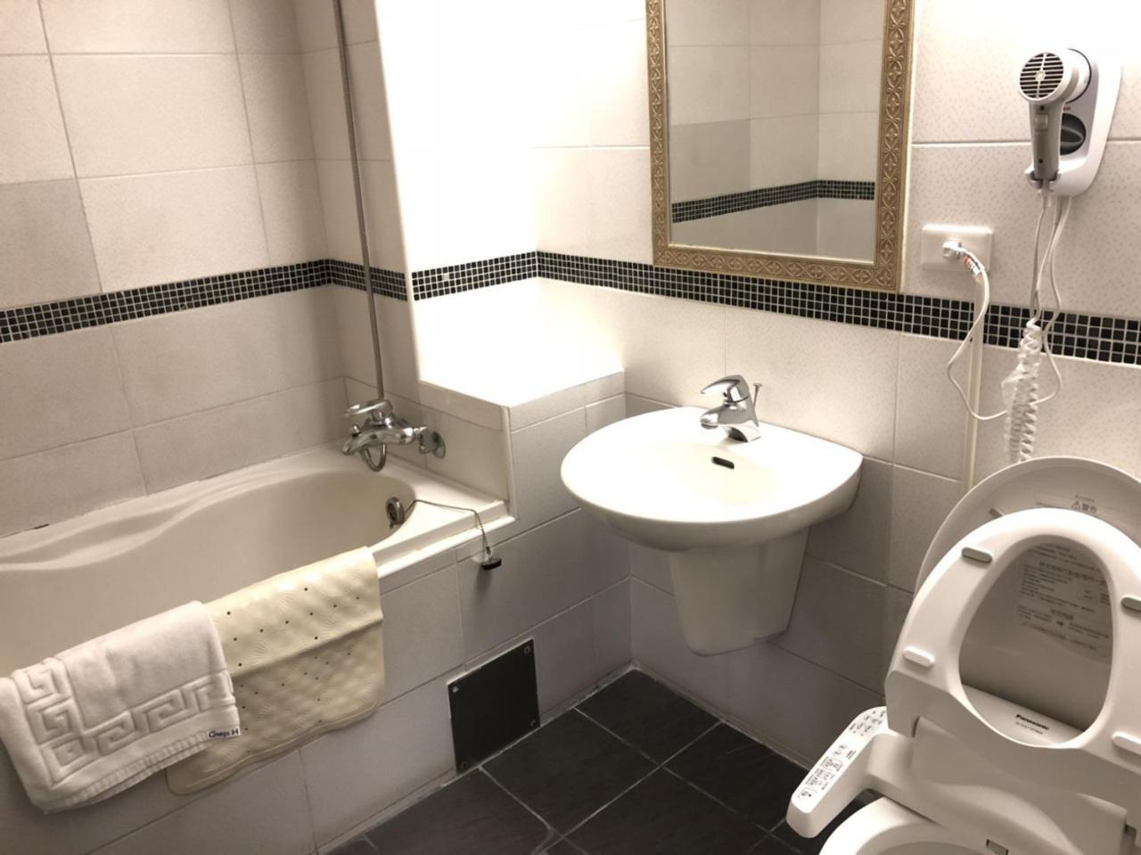 Dlinn Hotel Taichung Bagian luar foto