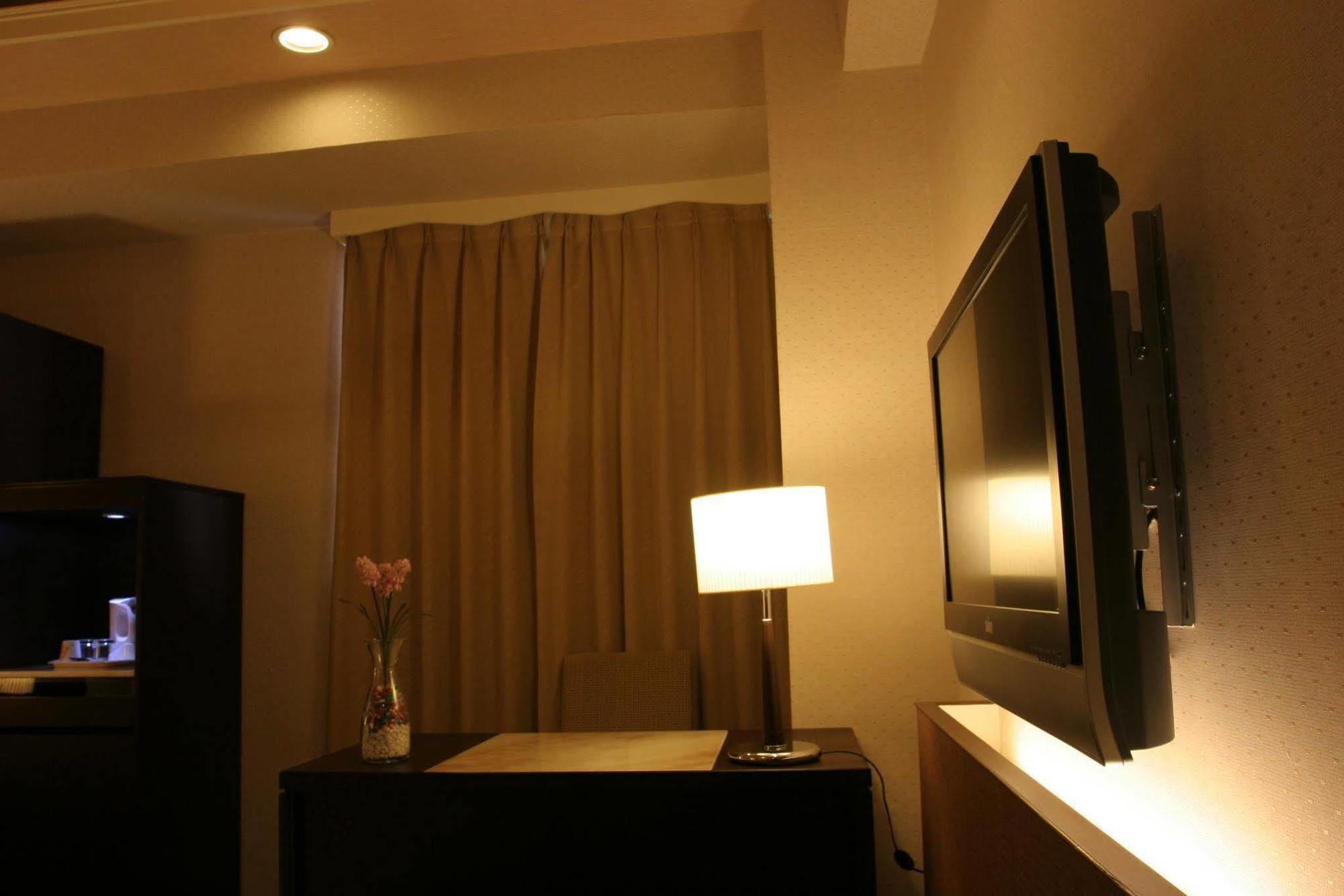 Dlinn Hotel Taichung Bagian luar foto