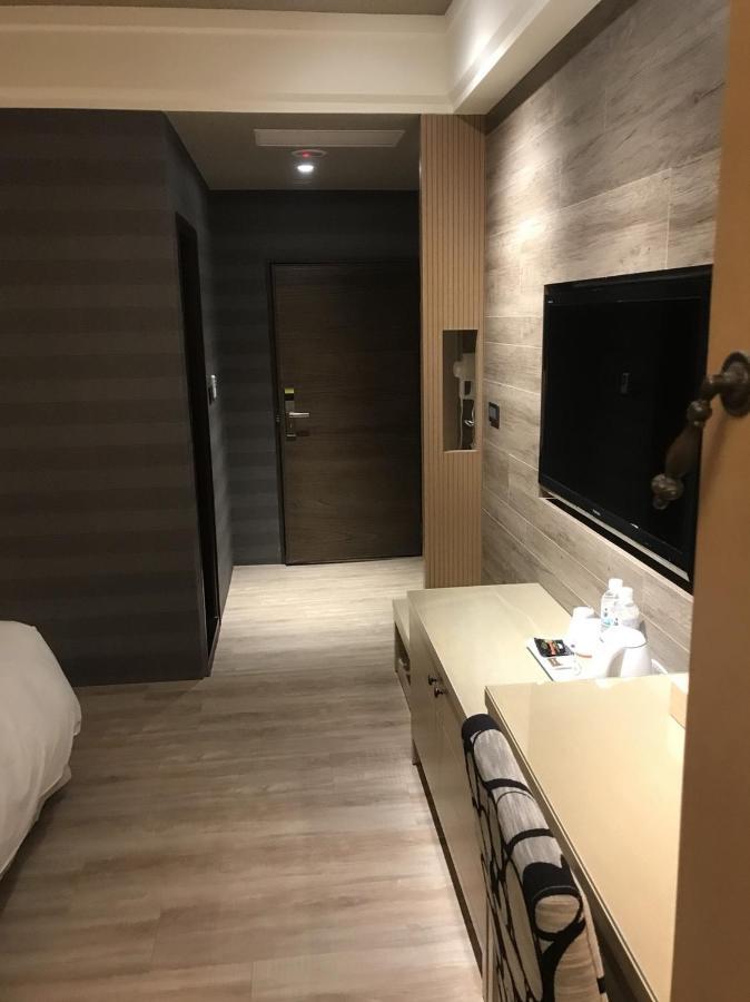 Dlinn Hotel Taichung Bagian luar foto